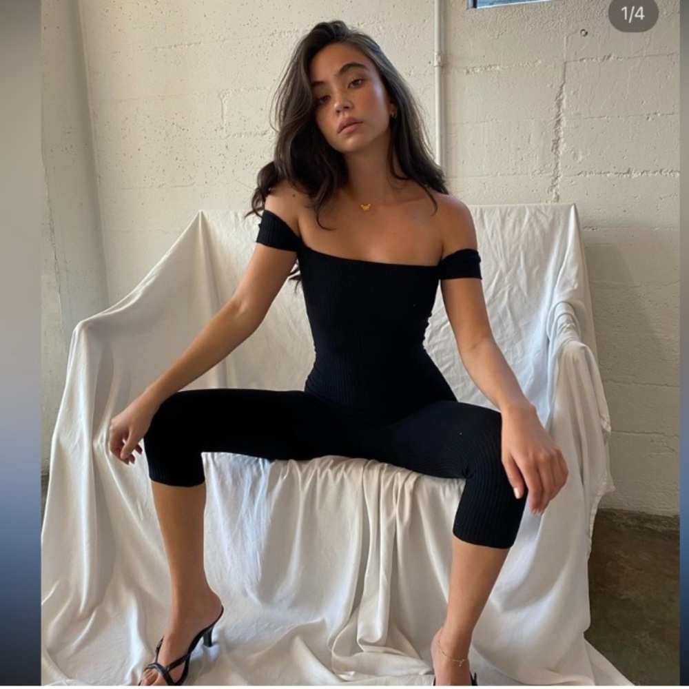 AYAI Are You Am I AYAKA black Off-Shoulder Ribbed Jumpsuit Catsuit Capris S